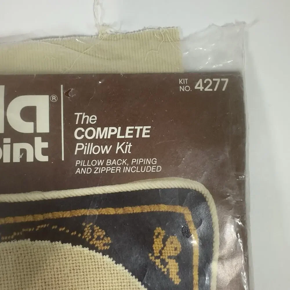 Vtg Bucilla Needlepoint Pillow Kit 4277 